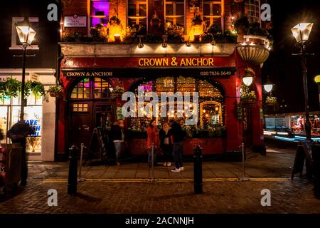 Londres, Royaume-Uni - 01 décembre 2019 : pub typiquement anglais sur Neal Street, à Covent Garden, Londres Banque D'Images