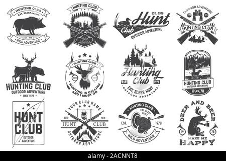 Ensemble de badge club de chasse. Notion de vecteur pour chemise, étiquette, impression, stamp. Typographie vintage design avec fusil de chasse, sanglier, Hunter, l'ours, le cerf, les montagnes et la forêt. Emblème de hunt club aventure de plein air Illustration de Vecteur