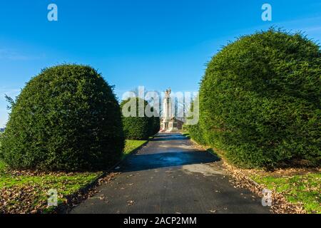 Le Monument aux Morts, Ashton en vertu de Lyne, Tameside, Manchester, Angleterre, Royaume-Uni. Architecte : Percy Howard. Sculpteur : J. Ashton Floyd. Banque D'Images