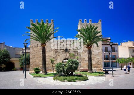 La Porta del Moll porte, vieille ville d'Alcudia, Playa de Muro, Majorque, Baléares, Espagne Banque D'Images