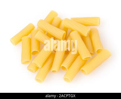 Pâtes Rigatoni isolé sur fond blanc Banque D'Images