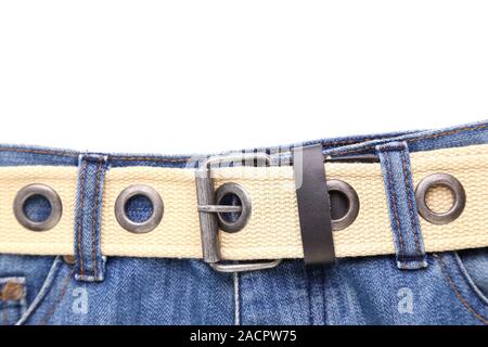 Jean bleu et ceinture blanche en cuir Banque D'Images