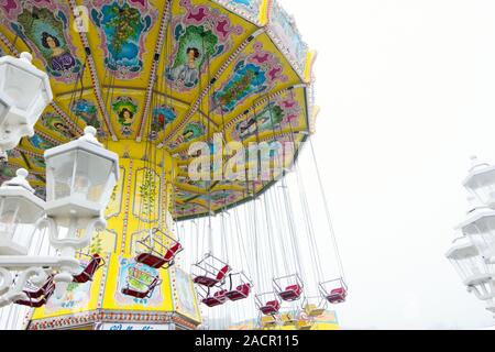 Funfair / Karusell Im Nebel Banque D'Images