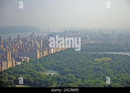 Panorama depuis la plate-forme d'observation Top of the Rock du Rockefeller Center à Central Park et le centre-ville de Manhattan, Manhattan, nouveau Banque D'Images