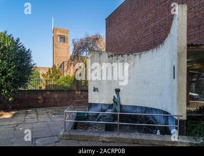 Hornsey Town Hall, 1933 par Reginald Uren, et la sculpture par T E Huxley-Jones, Hornsey, Londres, Angleterre Banque D'Images