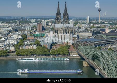 Kölner Stadtpanorama mit Dom, Altstadt, Rhein, Hohenzollernbrücke, Köln, Nordrhein-Westfalen, Deutschland Banque D'Images