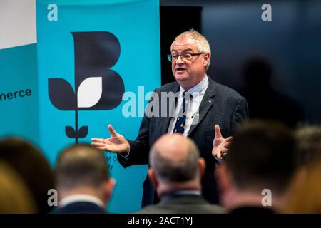 Steve Aiken leader de l'Ulster Unionist Party (UUP) parlant de l'Irlande du Nord les dirigeants d'entreprise à Pinsent Mason à Belfast au cours d'un organisateur de l'événement par la Chambre de Commerce de l'Irlande du Nord et de l'industrie dans le cadre de la quatrième des cinq leaders lors d'une série de pré-élection sur les emplois, la croissance de l'entreprise et l'économie. Banque D'Images