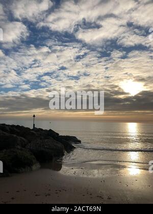 Une belle journée sur la plage de Sandbanks Poole Dorset Suzane Crédit McGowan / Alamy News Banque D'Images