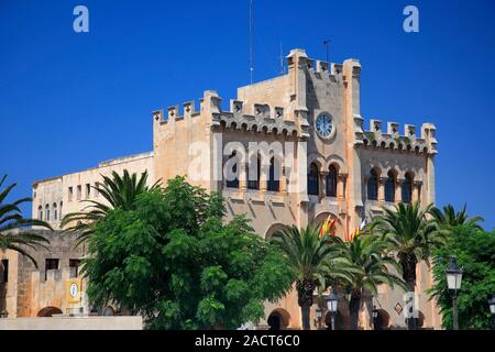 Le Adjutament building, place de la ville, la ville de Ciutadella, à l'île de Menorca, Baléares, Espagne, Europe Banque D'Images