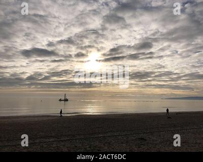 Une belle journée sur la plage de Sandbanks Poole Dorset Suzane Crédit McGowan / Alamy News Banque D'Images