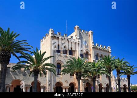 Le Adjutament building, place de la ville, la ville de Ciutadella, à l'île de Menorca, Baléares, Espagne, Europe Banque D'Images