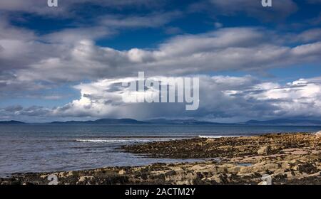 Le Nord-Ouest et de Portmahomack, avec des nuages, un paysage marin ensoleillée d'automne vue sur le Dornoch Firth vers Dornoch et Istanbul. 26/09/19 Banque D'Images