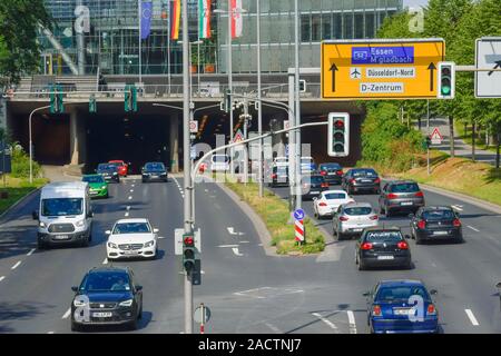 Einfahrt Rheinufertunnel, Düsseldorf, Nordrhein-Westfalen, Deutschland Banque D'Images