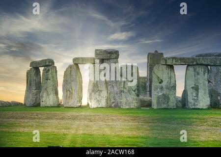 Stonehenge un ancien monument de pierre préhistoriques près de Salisbury, Wiltshire, Royaume-Uni Banque D'Images