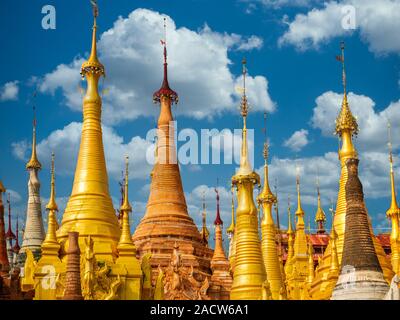 Le Shwe Indein stupas funéraires Banque D'Images