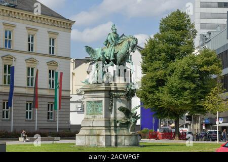 Kaiser-Wilhelm-I.-Denkmal, Martin-Luther-Platz, Düsseldorf, Nordrhein-Westfalen, Deutschland Banque D'Images