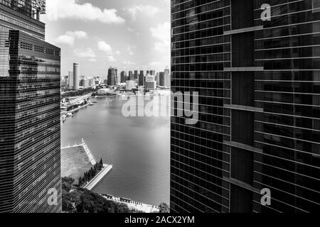 La ville de Singapour et de bâtiments au crépuscule Banque D'Images