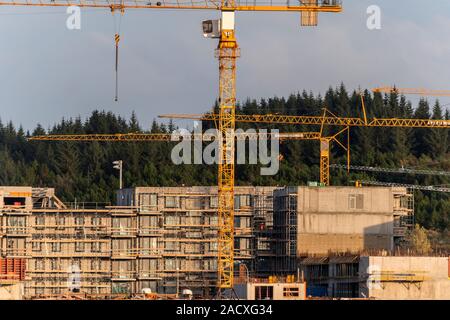 Grues de construction à une construction résidentielle site, Reykjavik, Islande Banque D'Images