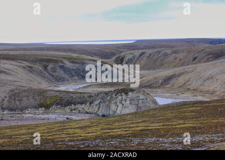 Rare paysage de désert froid de l'Arctique. L'archipel de la Nouvelle-Zemble. La plage de test nucléaire 2 Banque D'Images