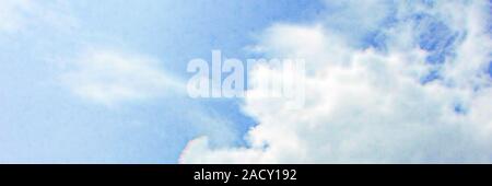 Peint à la main couleurs aquarelle art illustration : nuages et le fond de ciel. (Haute résolution 2D CG illustration) Banque D'Images