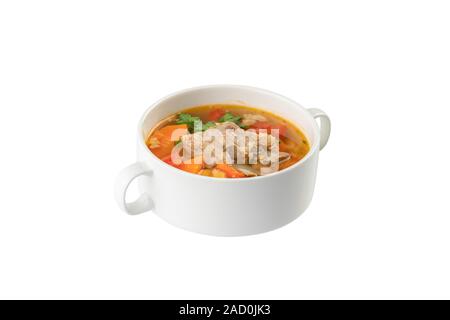 Soupe de nouilles vietnamiennes avec nervure et légumes frais isolé sur fond blanc Banque D'Images