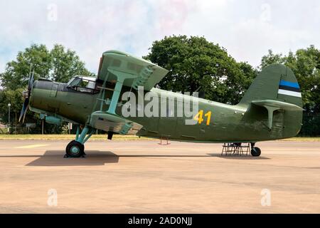 FAIRFORD, UK - Oct 13, 2018 : l'Armée de l'air lituanienne avion cargo Antonov An-2 sur l'affichage à la base aérienne de la RAF Fairford. Banque D'Images