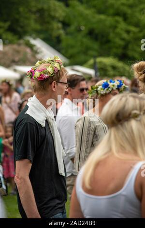 HELSINGBORG, Suède - 21 juin 2019 : A midsummer festival au Château sofiero près de Helsingborg en Suède. Banque D'Images