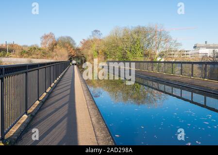 La réalisation de l'aqueduc du canal de Worcester et Birmingham au cours de la dérivation de Selly Oak de Selly Oak, Birmingham, UK Banque D'Images