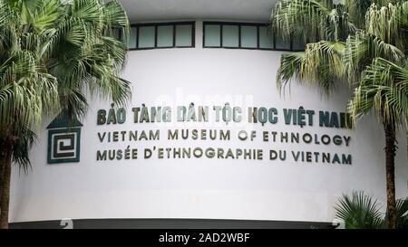 Musée d'Ethnologie de l'inscription à l'entrée principale du musée, Hanoi Vietnam Banque D'Images