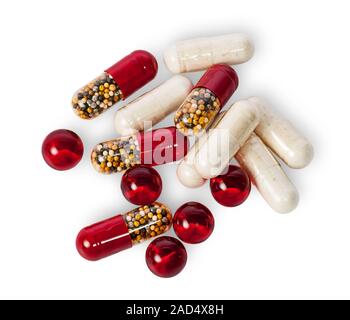 Comprimés et gélules dispersées de couleurs différentes Banque D'Images