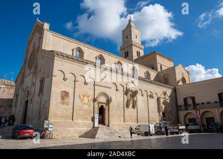 La Cathédrale de Matera (la Cattedrale di Matera) sur la Piazza Duomo dans le quartier de sassi de Matera, Basilicate région, le sud de l'Italie Banque D'Images