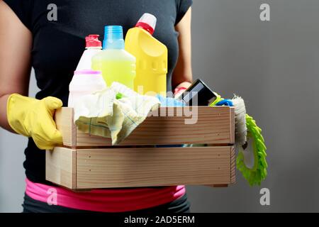 Fille dans les gants avec fort Banque D'Images
