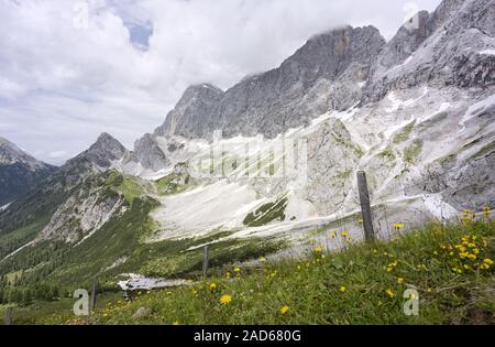 Vue partielle de la partie sud du massif du Dachstein, Styrie, Autriche Banque D'Images