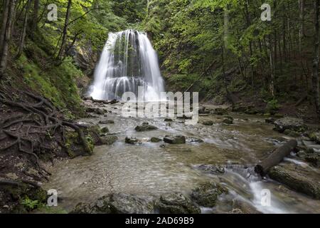 Josefstal cascade dans la région de Spitzingsee, Bavière Banque D'Images
