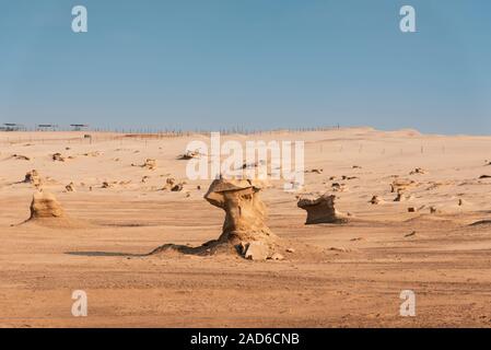 Paysage de dunes fossiles de formations de sable balayé par le vent à Abu Dhabi Emirats Arabes Unis Banque D'Images