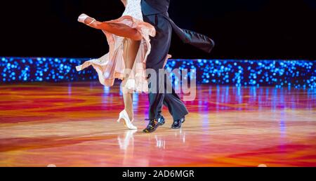 La femme et l'homme latino danse danseur international Banque D'Images