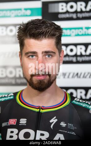 Kolbermoor, Allemagne. 06Th Dec, 2019. Peter Sagan, trois fois champion du monde et membre de l'équipe de course allemand Bora-hansgrohe, répond aux questions des journalistes lors d'une entrevue au cours de la présentation de l'équipe de cyclisme pour l'année 2020. Credit : Matthias Balk/dpa/Alamy Live News Banque D'Images