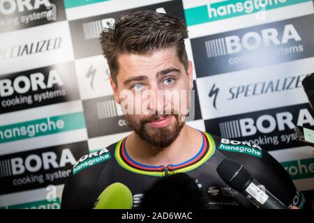 Kolbermoor, Allemagne. 06Th Dec, 2019. Peter Sagan, trois fois champion du monde et membre de l'équipe de course allemand Bora-hansgrohe, répond aux questions des journalistes lors d'une entrevue au cours de la présentation de l'équipe de cyclisme pour l'année 2020. Credit : Matthias Balk/dpa/Alamy Live News Banque D'Images