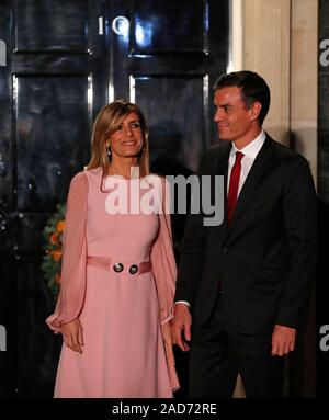 Le Premier ministre espagnol Pedro Sanchez et sa femme Maria Begona Gomez Fernandez arrivant pour une réception en soirée pour les dirigeants de l'OTAN organisé par Premier ministre Boris Johnson au 10 Downing Street London, comme les dirigeants de l'Otan pour célébrer 70 ans de l'alliance. PA Photo. Photo date : mardi 3 décembre 2019. Crédit photo doit se lire : Alastair Grant/PA Wire Banque D'Images