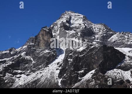 Mont Khumbi Yul Lha également nommé Khumbila. Dieu dans la culture Sherpa. Le Parc National de l'Everest, au Népal. Banque D'Images