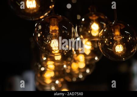 Style de décoration pot Mason ampoules jaunes Banque D'Images