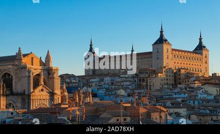 Alcázar de Tolède, une belle ville médiévale en Espagne et sa capitale du royaume de Visigothic de 542-725 après J.-C. Banque D'Images