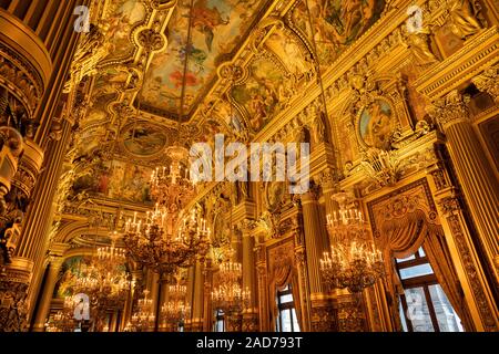 Une vue de l'intérieur de l'Opéra de Paris, Palais Garnier. Il a été construit de 1861 à 1875 pour l'Opéra de Paris. Banque D'Images