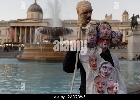 En tant que Président américain Donald Trump visite London pour le 75e anniversaire de l'OTAN, et une semaine avant l'UK's va aux urnes pour les élections générales, des manifestants anti-Trump se rassembler à Trafalgar Square avant de marcher vers le palais de Buckingham où la Reine s'explique par l'atout de l'hôte lors d'une réception tandis qu'il continue d'affirmer que le Nous n'est pas intéressée à une vente de la UK's NHS (National Health Service), le 3 décembre 2019, à Londres, en Angleterre. Banque D'Images