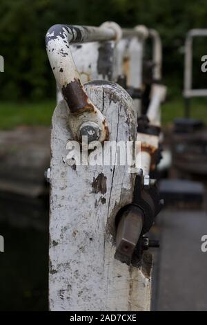 Le mécanisme de blocage du canal en bois ancien gate Banque D'Images