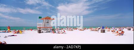 USA, Floride, Siesta Key Beach, groupe de personnes sur la plage Banque D'Images