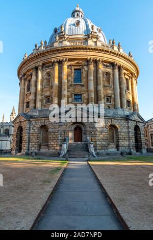 La Radcliffe Camera, un vieux bâtiment historique à Oxford, Angleterre Banque D'Images