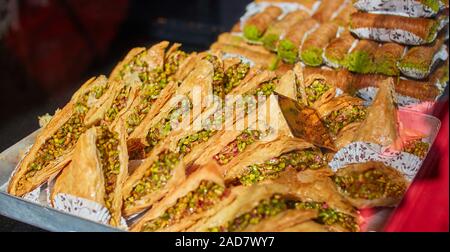 Les sucreries traditionnelles turques, rahat lukum en vente libre dans le Grand Bazar d'Istanbul, du marché Banque D'Images