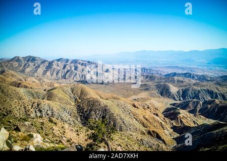 Vue panoramique sur la montagne Ryan dans Joshua Tree National Park, Californie Banque D'Images