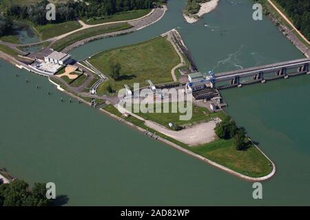 Début du canal du Rhin au barrage de Märkt à Village-Neuf, France Banque D'Images